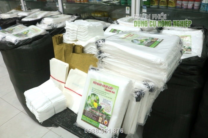 Công ty phân phối rất nhiều loại túi giấy , túi vải kích thước đa dạng