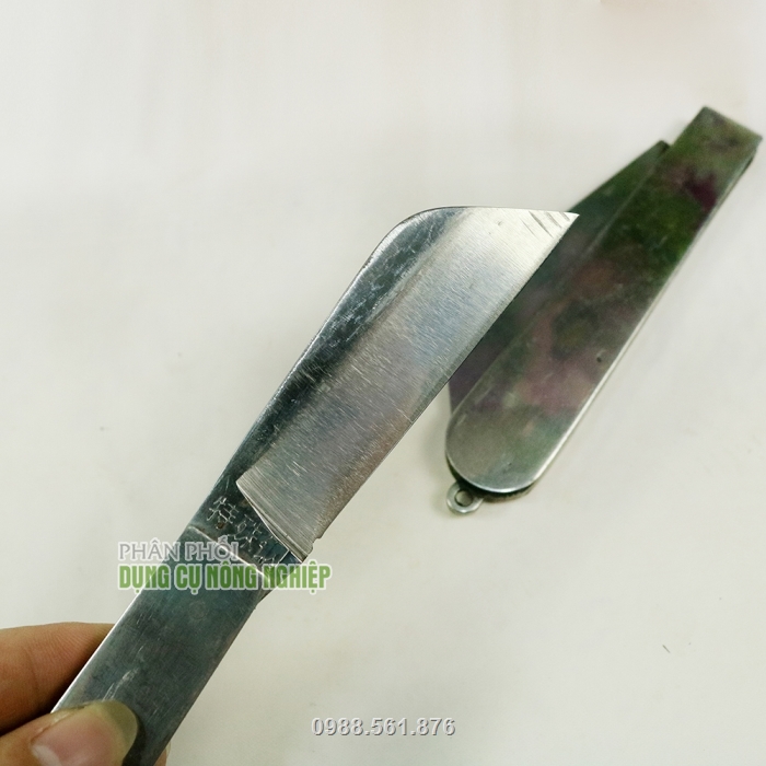 Lưỡi dao được mài sắc bén tạo vết cắt ngọt chính xác