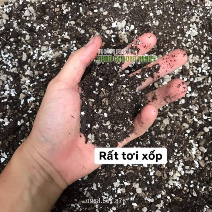 Sản phẩm rất tơi xốp, ngậm nước tốt giúp người dùng tiết kiêm thời gian tưới Sản phẩm rất tơi xốp, ngậm nước tốt giúp người dùng tiết kiêm thời gian tưới